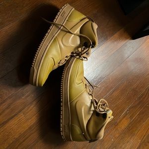 Nike Manoa; 7.5 Wheat; High Top Boots